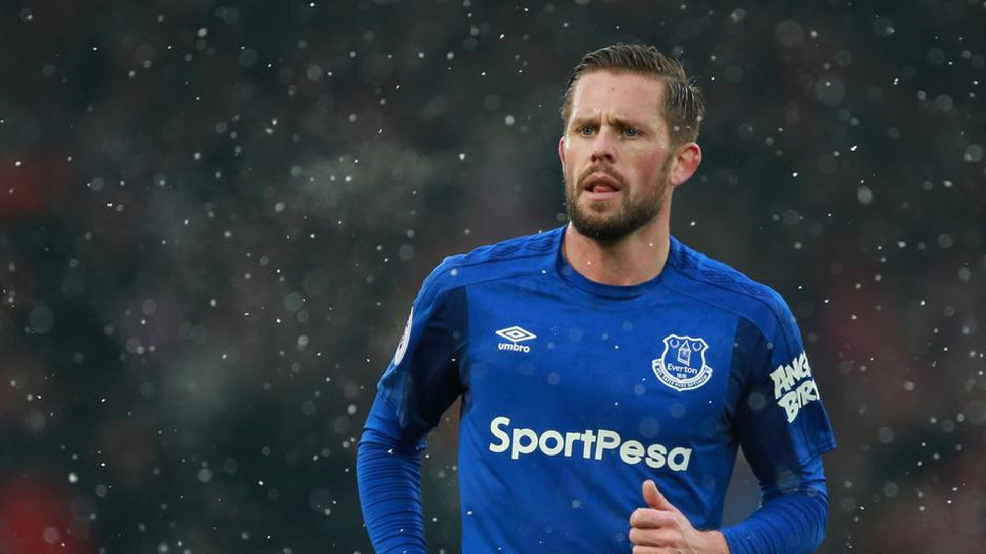 波尔曼的高效传球与突破能力为袋鼠队创造了无数得分机会，波尔曼针服