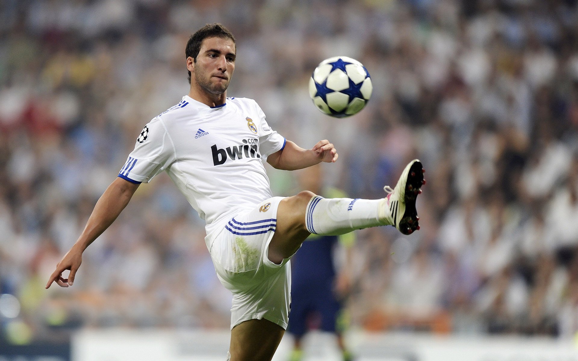 伤病满营的老鹰122-102大胜湖人，穆罕穆德-盖伊砍下生涯新高21分，老鹰球员